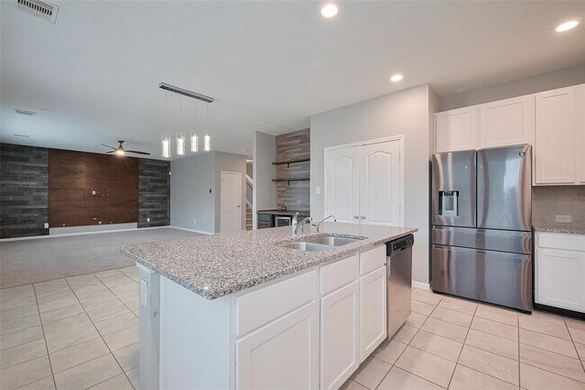 Foto del edificio - 5011 Pine Ridge Knoll Ct