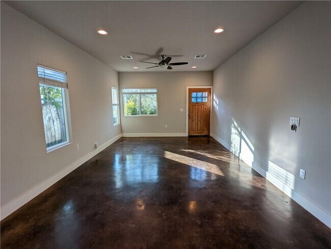 Foto del edificio - 1125 Walton Ln