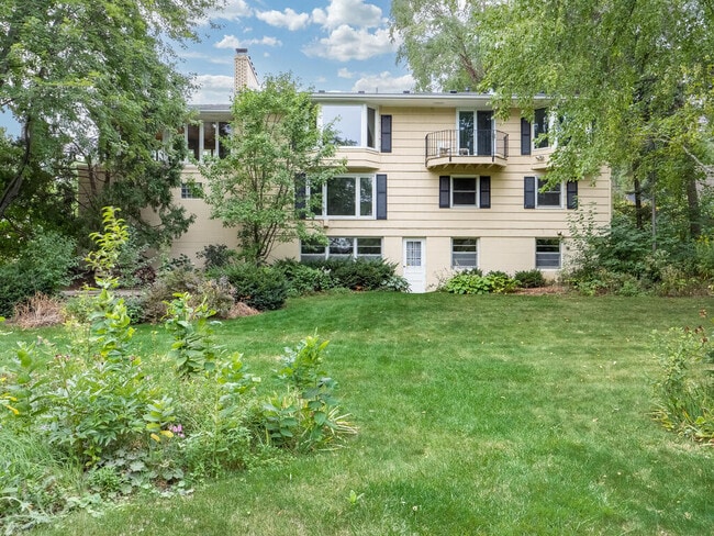 Foto del edificio - 6625 W Shore Dr