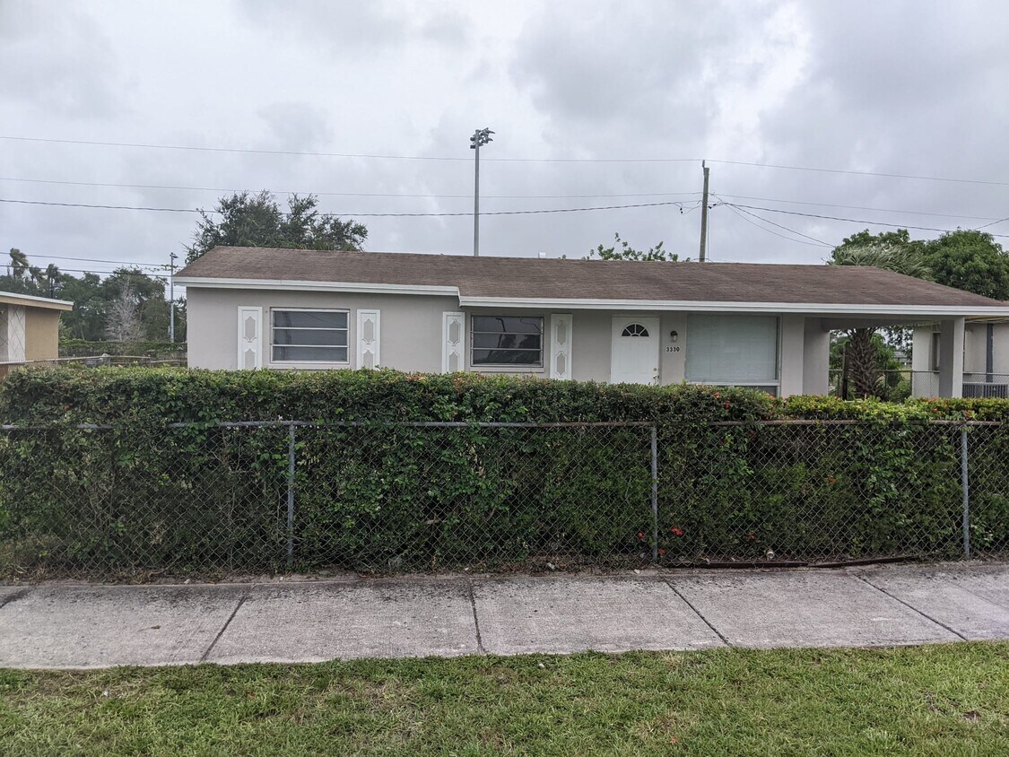 Foto principal - 3330 NW 14th St