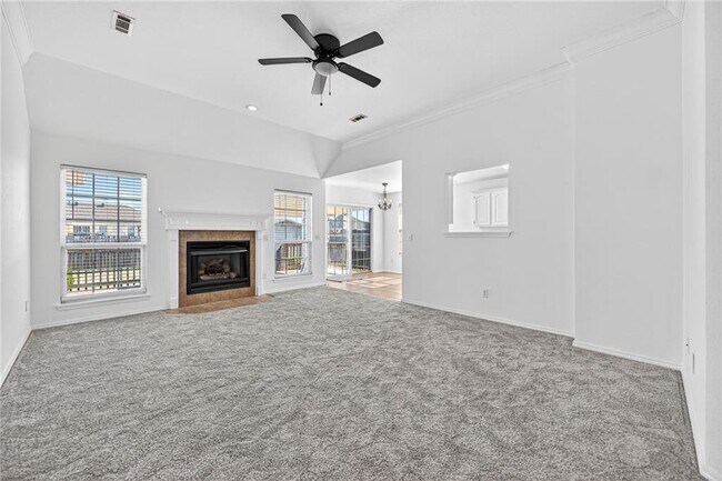 Building Photo - 1562 Hutchinson St