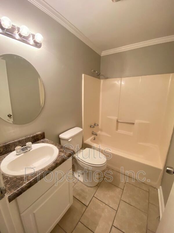 Building Photo - 414 Hermitage Dr