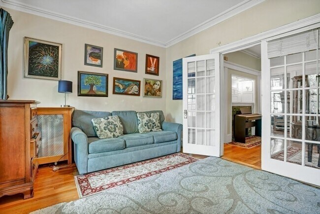 Building Photo - 8 Radcliffe Rd