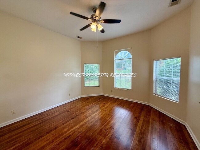 Foto del edificio - Quaint 2 bedroom 2 bath Near The Square in...