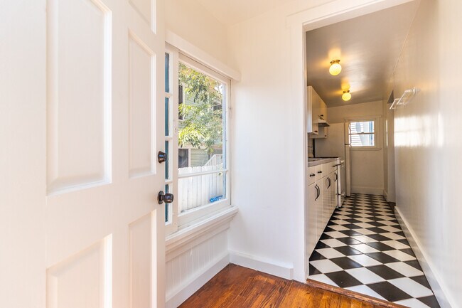 Entrance Way/Kitchen - 6039 Piedmont Ave