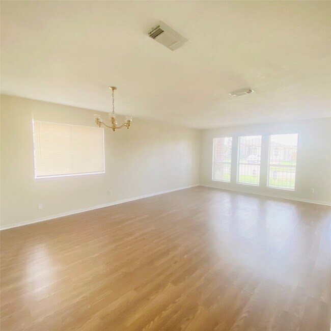 Foto del edificio - 6527 River Bluff Dr