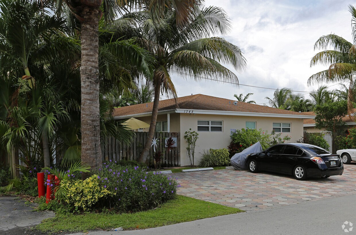 Foto del edificio - 1348 Holly Heights Dr