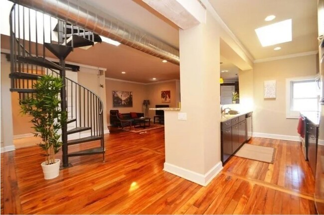 Building Photo - WALNUT HILLS- Immaculate 2 Bedroom 2 Bathr...