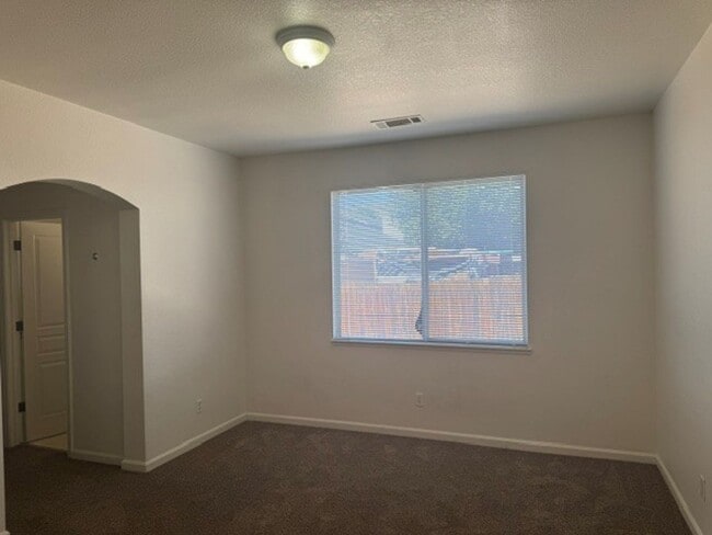 Building Photo - 3 Bedroom 2 Bath Now Available