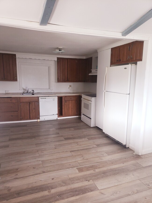 Kitchen - 71 W Utica St