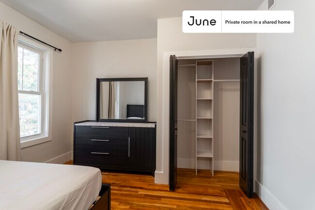 Foto del edificio - Room in Shared 5 bed/2 bath home in Roxbury
