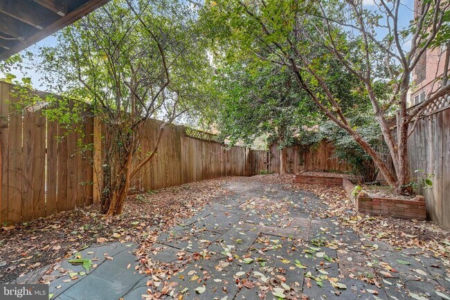 Foto del edificio - 1745 Lanier Pl NW