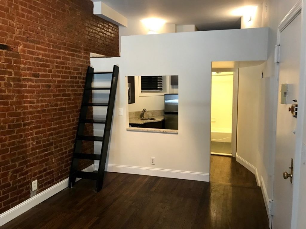 Primary Photo - 333 E 92nd St