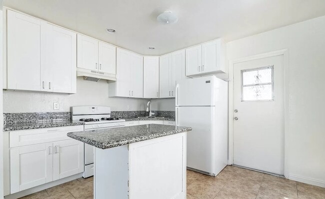 Kitchen - 2669 L St
