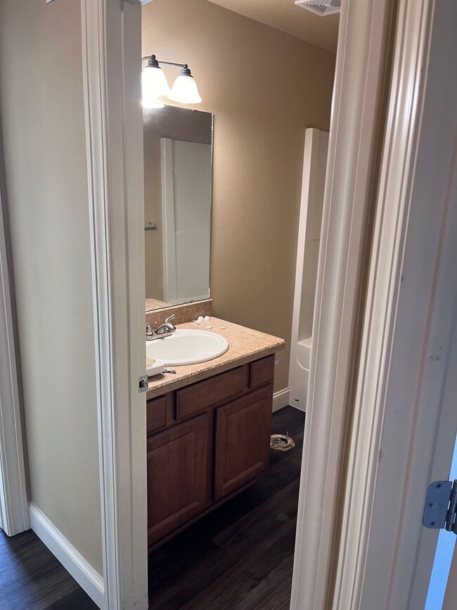 Foto del edificio - Gorgeous West End 4 bed Home!
