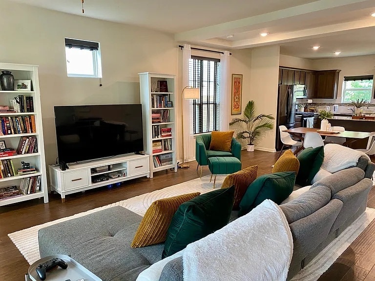 Foto principal - 5801 A Charles Merle Dr