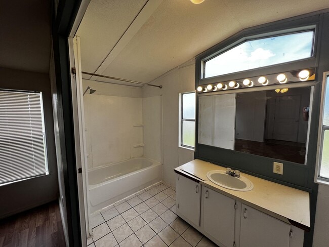 Building Photo - 220 Six Pines Rd