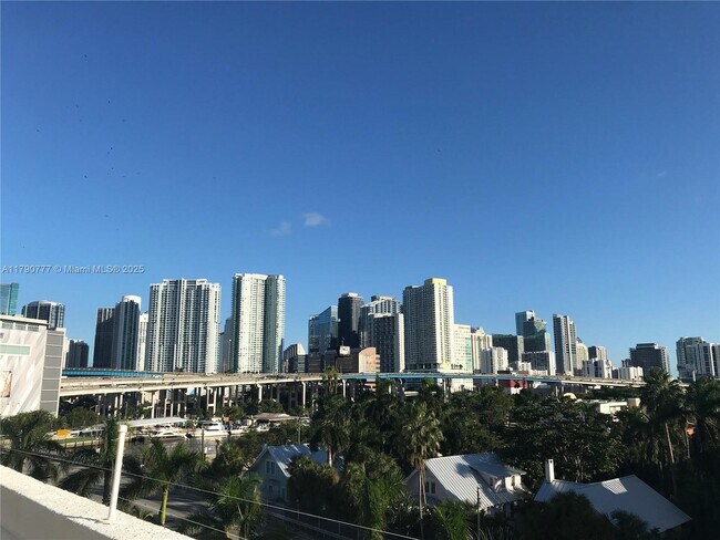 Foto del edificio - 10 SW South River Dr
