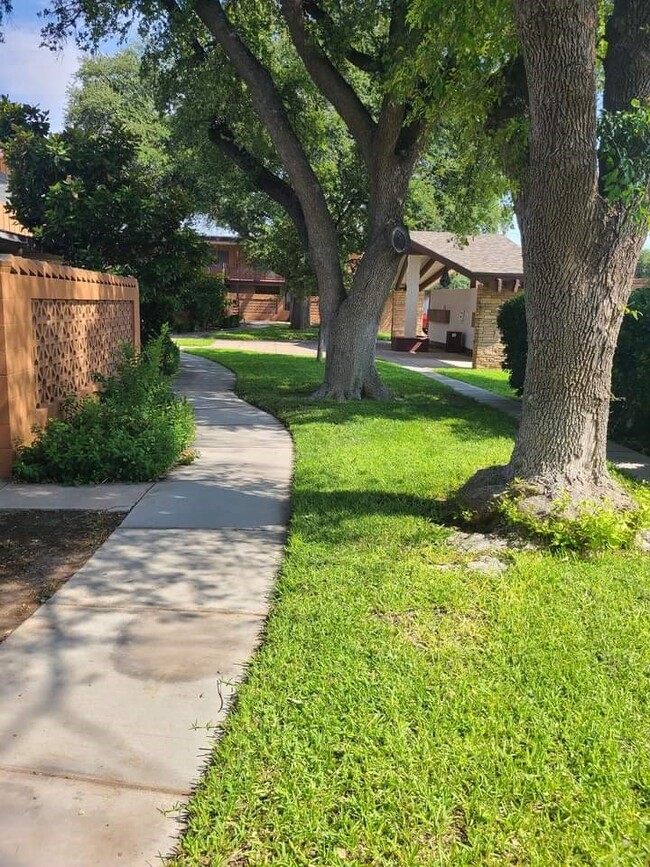 Building Photo - Garden Apartments