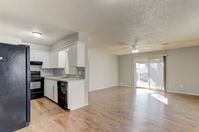Photo - 4 bed house in Yukon!
