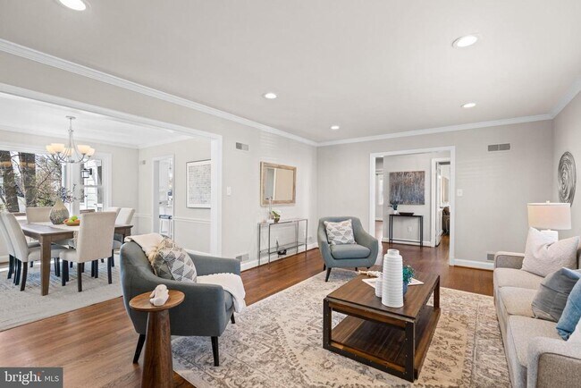 Foto del edificio - 5112 Scarsdale Rd