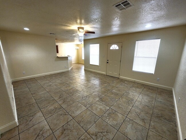 Building Photo - 5431 Sombra Azul St