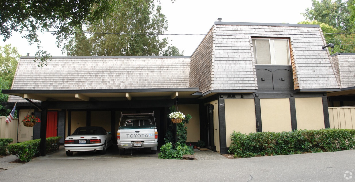 Building Photo - 963 Almanor Ct