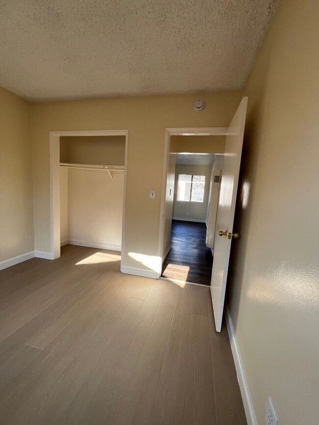 Foto del edificio - 4053 W 162nd St