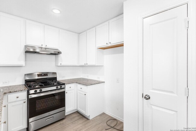 Foto del edificio - Charming Home Awaits: Spacious & Modern Living in a Prime Location