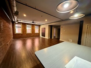 Building Photo - 132 Franklin Ave