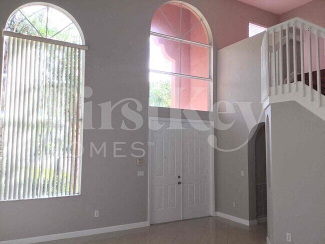 Building Photo - 1242 NE 37th Pl