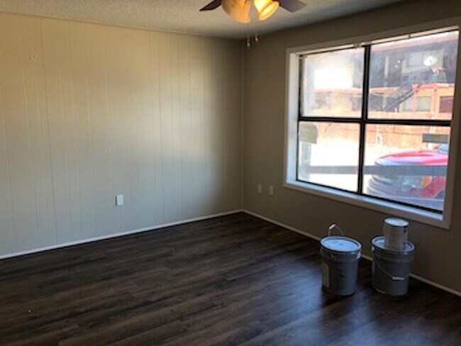 Foto del edificio - 4711 East Side Ave