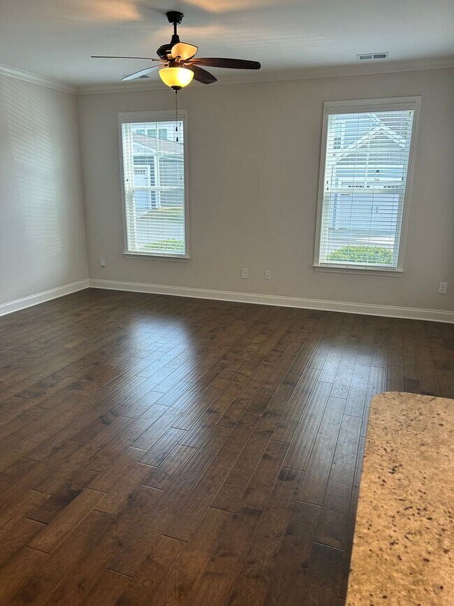 Foto del edificio - Greenville, 3BD/2.5, 1641SF