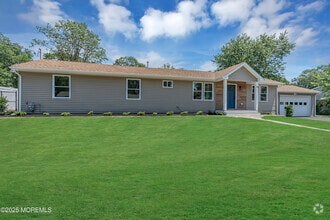 Building Photo - 18 Arlyn Dr