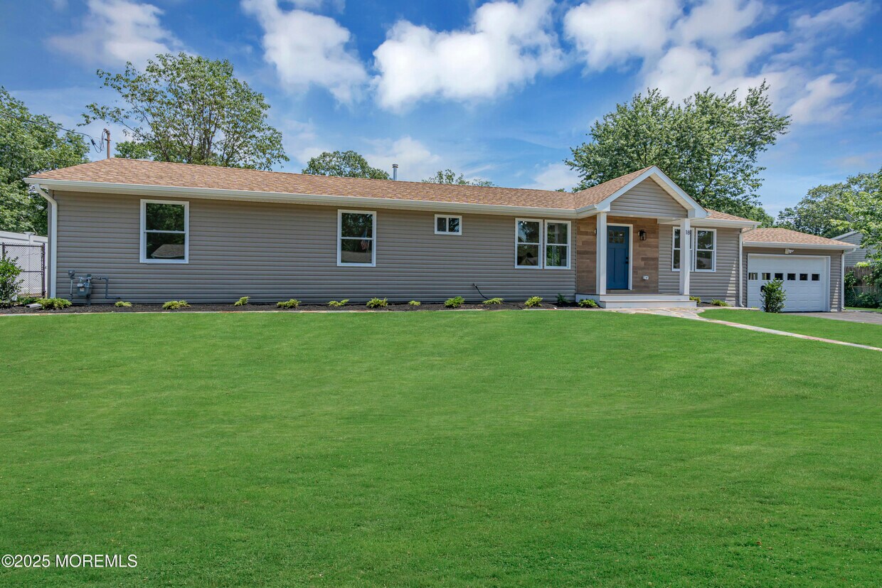 Primary Photo - 18 Arlyn Dr