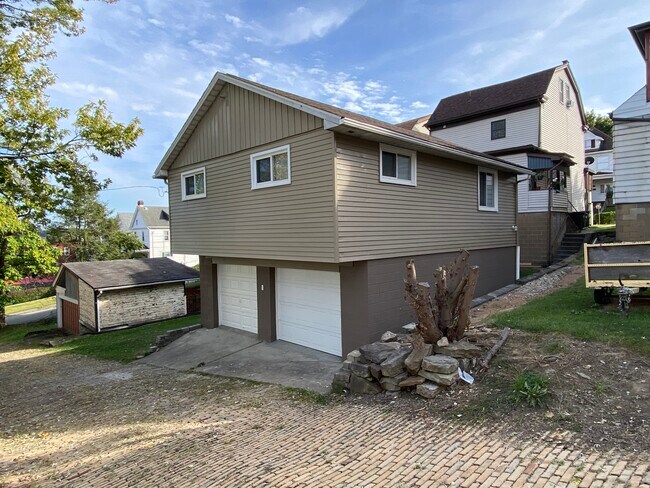 Building Photo - 103 Onyx St