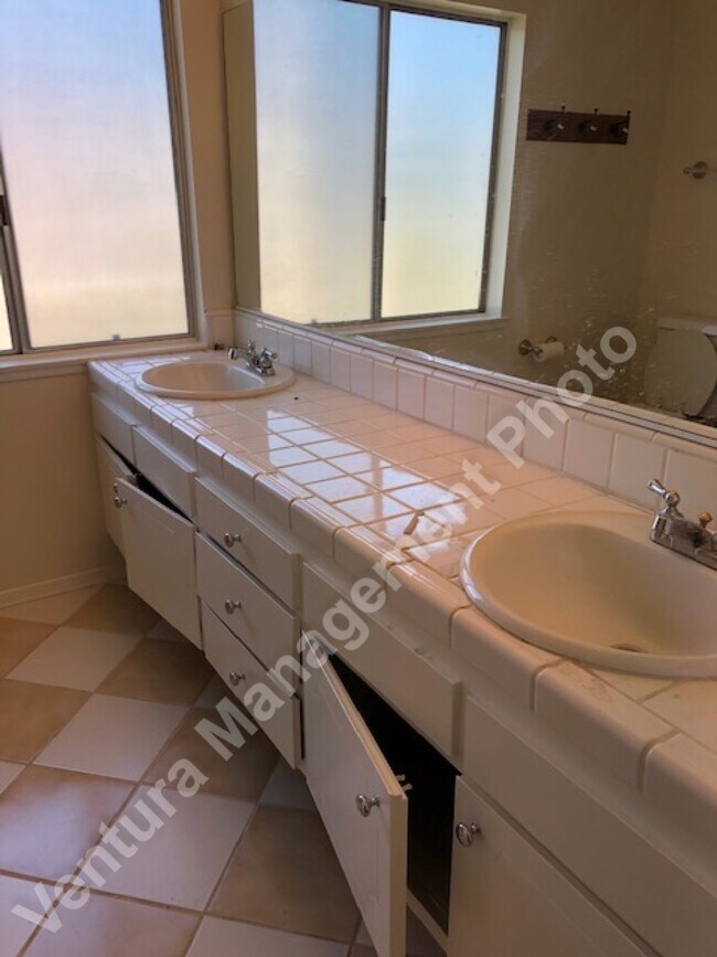 Foto del edificio - 722 San Martin Pl