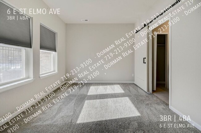 Foto del edificio - GORGEOUS AND HUGE 3 STORY TOWNHOME IN IVYW...