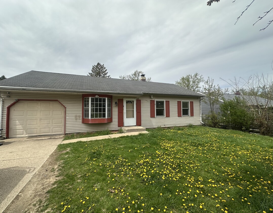 Foto principal - 2243 Forest View Rd
