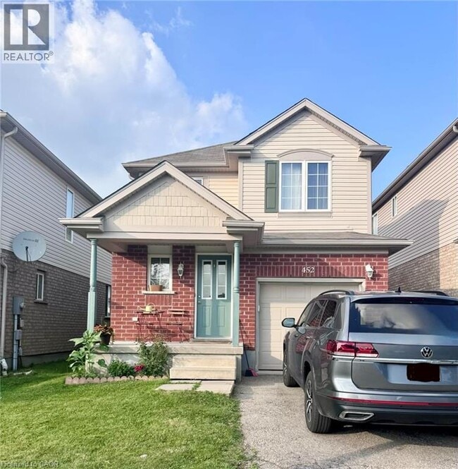 Building Photo - 452 Beaumont Cres
