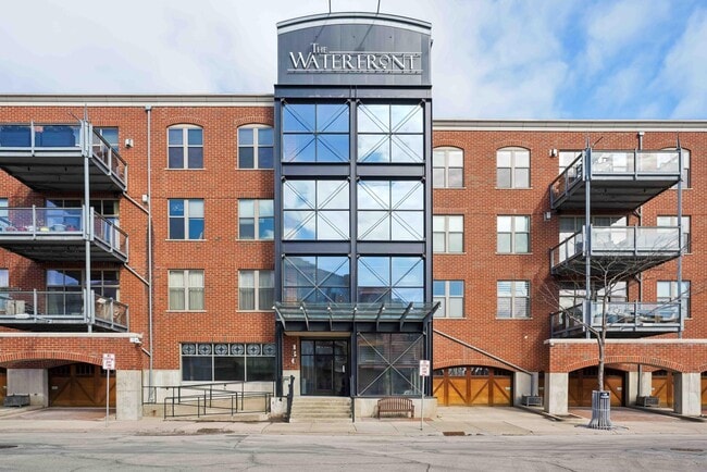 Foto del edificio - 130 S Water St