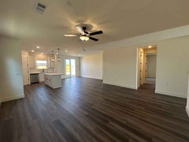 Building Photo - 676 Stephanie Dr