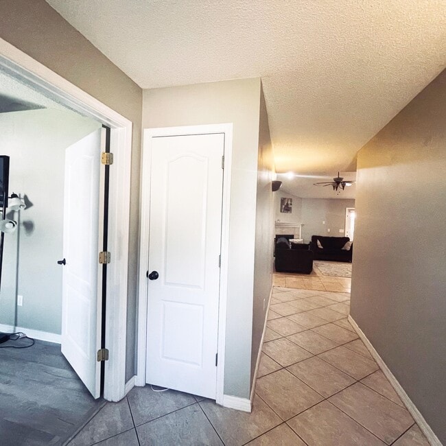 Building Photo - 931 Ibis Way