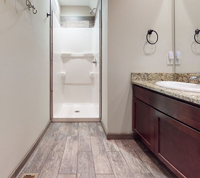 Foto del edificio - 5 Bedroom House Close to U of M Campus!