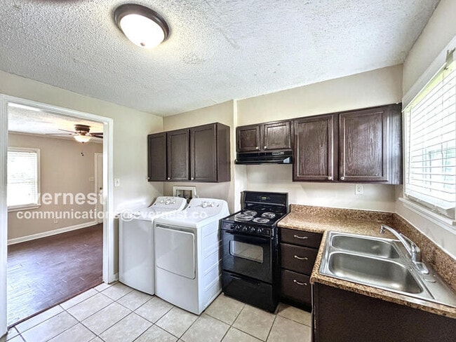 Building Photo - 4911 Buford Ave