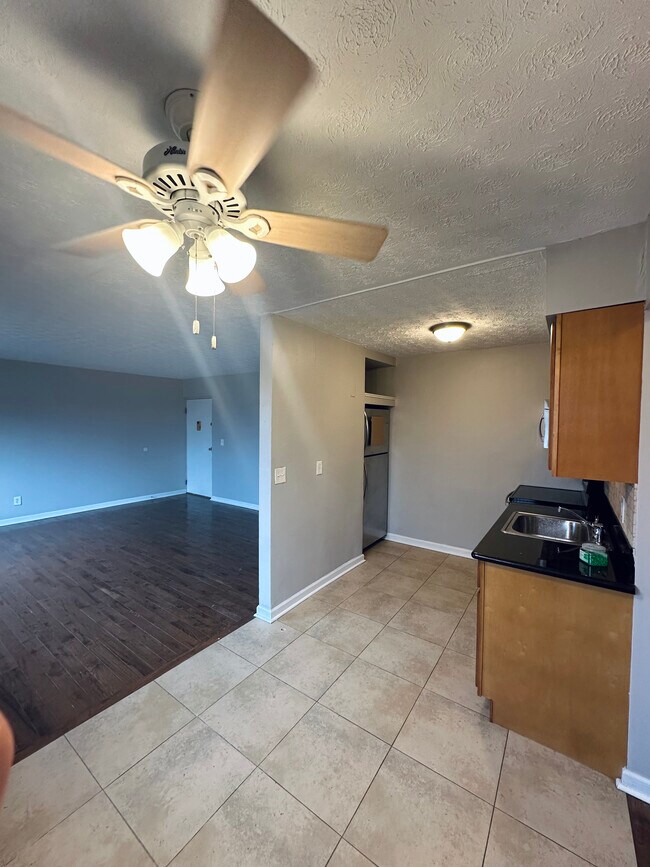 Foto del edificio - 320 Hanna Ave