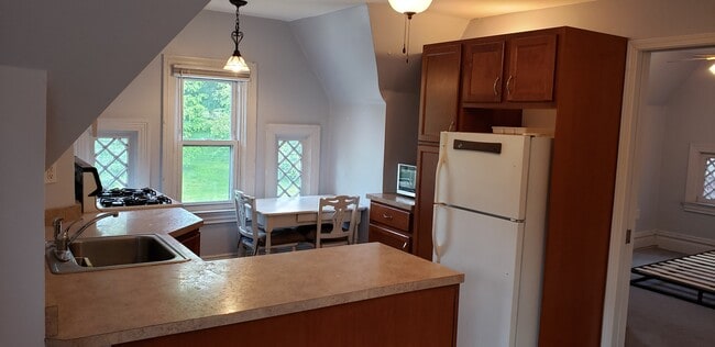 Great 1 Bedroom Apartment - 600 S Dallas Ave