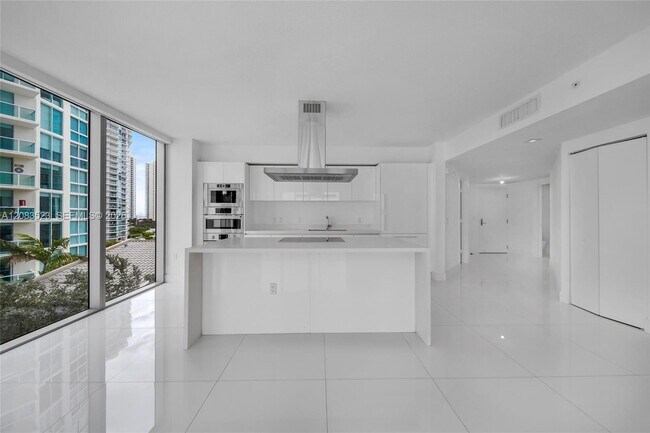 Building Photo - 300 Sunny Isles Blvd
