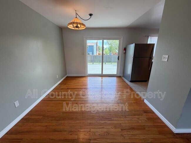 Foto del edificio - 1602 Mitchell St