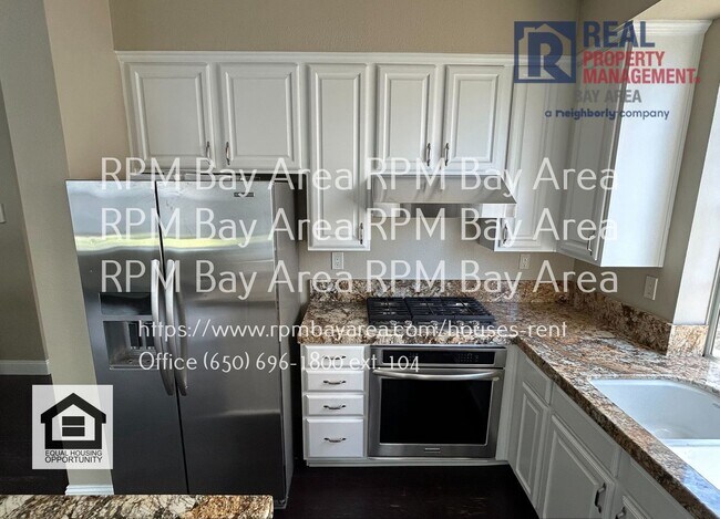 Building Photo - 250 Biarritz Ct